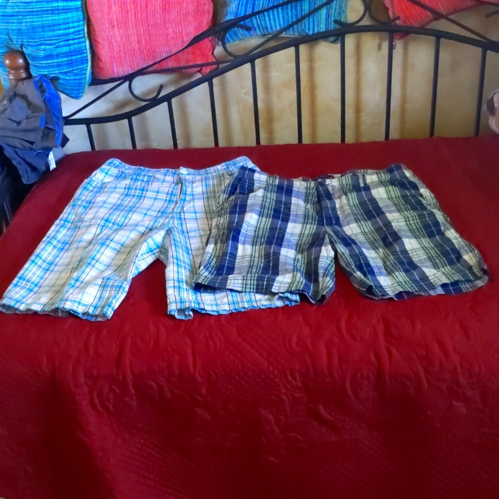 Men's Plaid Shorts lot Arrow size 36 and Footaction usa size 34